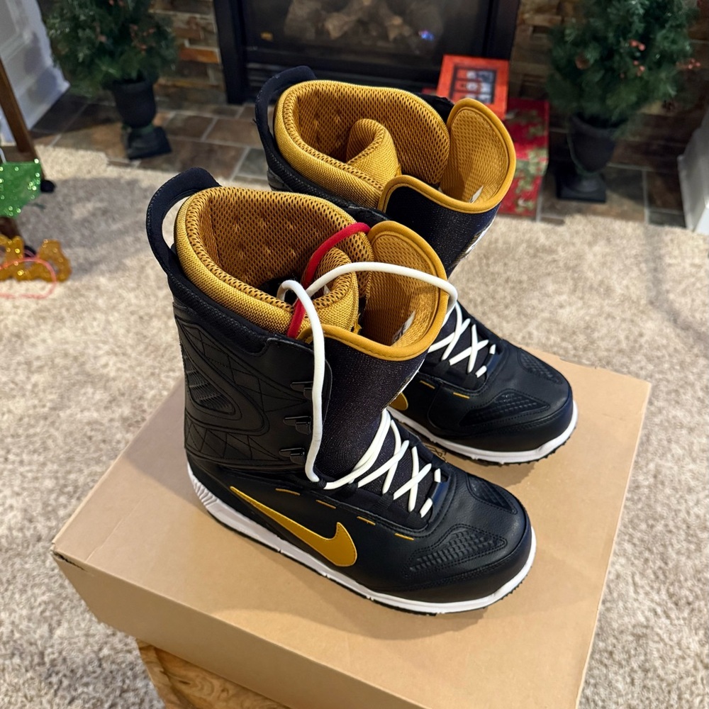 Nike Kaiju Snowboard Boots - Picture 2 of 11